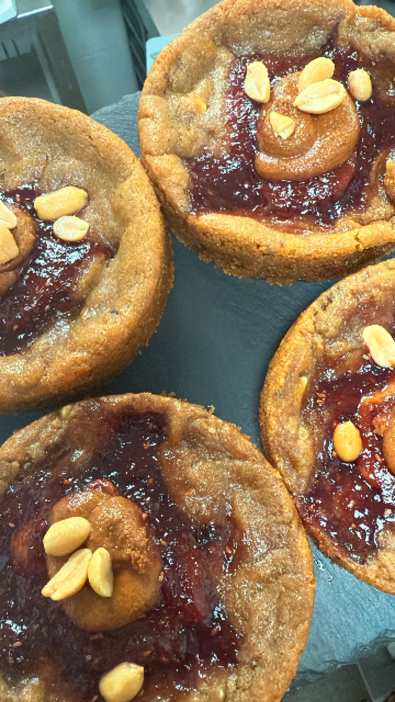 Cookie beurre de cacahuète et fruits rouges